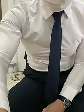 harrylouis1357 online show from December 11, 1:44 pm