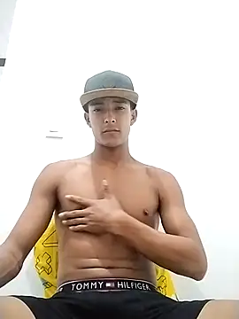 Demiansteven2 online show from December 14, 4:34 am