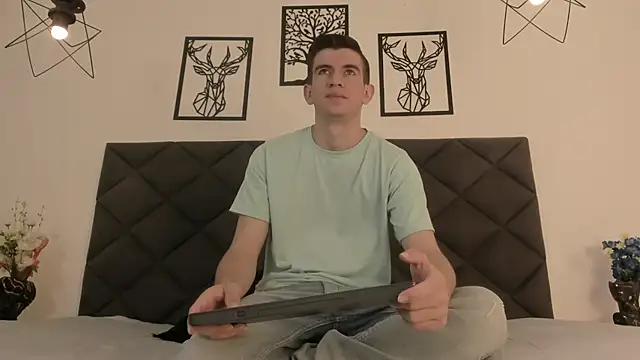 MikaelSlow online show from February 23, 9:25 pm