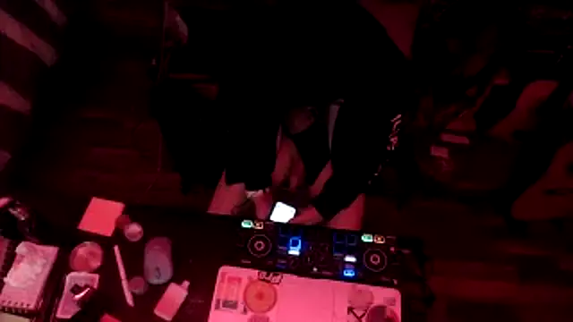 tongueispowerr6d9 online show from January 9, 6:38 am