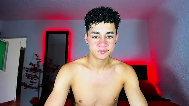 Snapshot of DavidfullOFlove chatting on December 8, 3:56 pm DavidfullOFlove online show from December 8, 3:56 pm