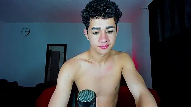 Snapshot of DavidfullOFlove chatting on February 22, 1:34 pm DavidfullOFlove online show from February 22, 1:34 pm