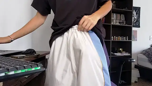 Snapshot of alex_connorr chatting on October 31, 5:38 pm alex connorr online show from October 31, 5:38 pm