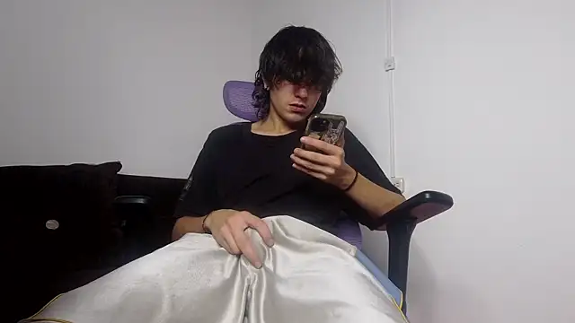 alex connorr online show from April 13, 3:07 am