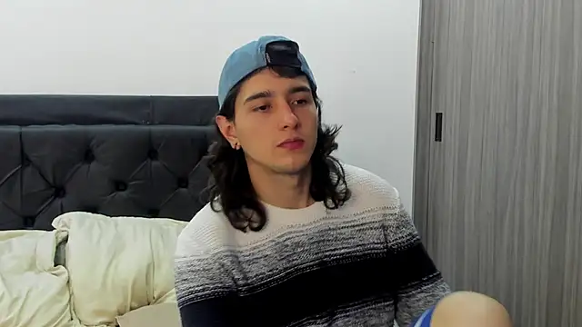 Snapshot of alex_connorr chatting on December 23, 9:40 pm alex connorr online show from December 23, 9:40 pm