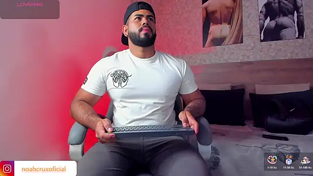 Snapshot of noah_crux chatting on October 27, 12:18 pm noah crux online show from October 27, 12:18 pm
