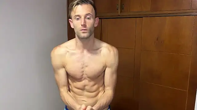 Snapshot of aquilesmade chatting on December 4, 1:03 am aquilesmade online show from December 4, 1:03 am