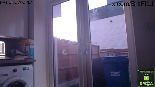 Snapshot of BritishHappyEnding chatting on January 2, 8:06 am BritishHappyEnding online show from January 2, 8:06 am