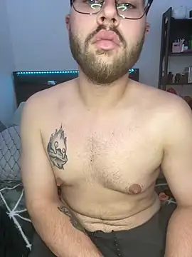 tylorburns23 online show from May 13, 8:06 pm
