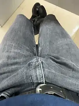 Snapshot of hotisraeli chatting on January 5, 6:56 am hotisraeli online show from January 5, 6:56 am