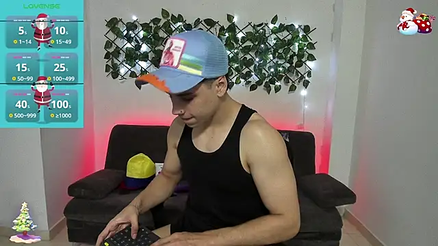 jonathanjoestar  online show from December 15, 9:09 pm