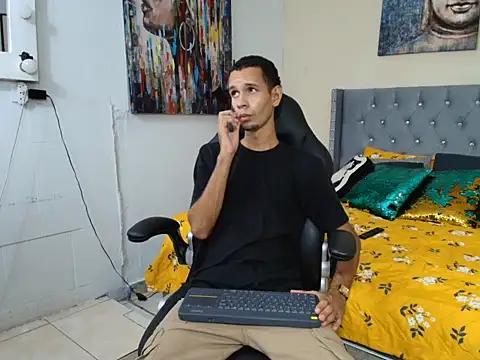 Snapshot of tonny_23cm_ chatting on October 15, 7:43 pm tonny 23cm  online show from October 15, 7:43 pm