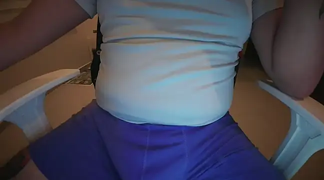 Snapshot of Dustin_k chatting on February 19, 12:57 am Dustin k online show from February 19, 12:57 am