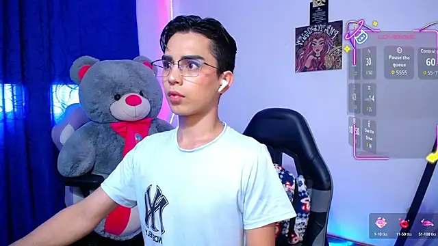 OwenBluee online show from June 24, 12:30 pm