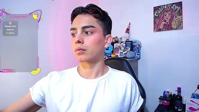 OwenBluee online show from January 17, 8:50 am