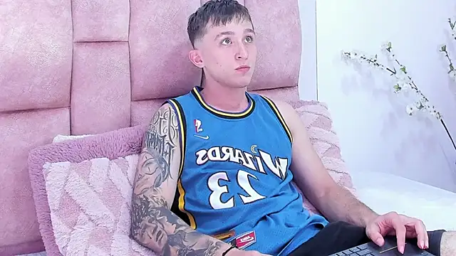 Snapshot of Dylanwhite23_ chatting on February 24, 11:30 pm Dylanwhite23  online show from February 24, 11:30 pm