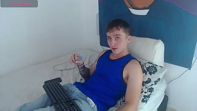 Snapshot of Dylanwhite23_ chatting on January 5, 3:00 am Dylanwhite23  online show from January 5, 3:00 am