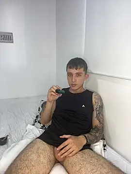 Snapshot of Dylanwhite23_ chatting on January 17, 8:48 pm Dylanwhite23  online show from January 17, 8:48 pm
