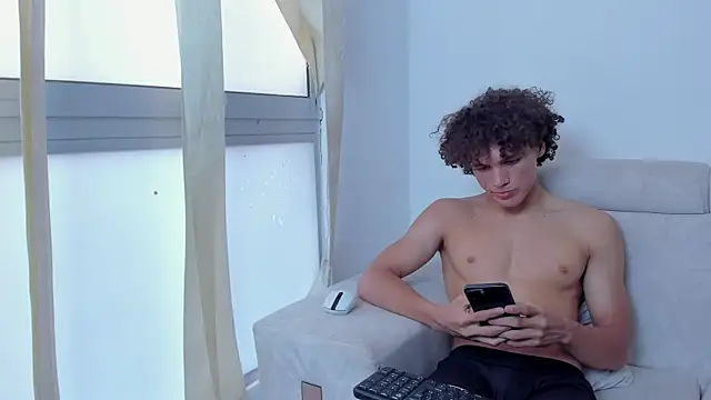 laurent nova online show from December 20, 8:12 pm