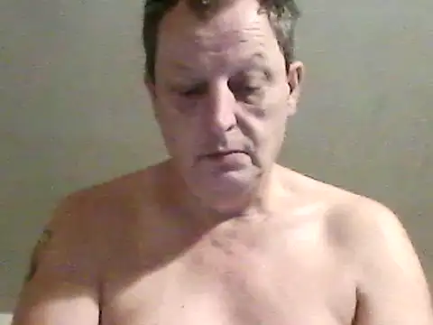 Snapshot of chubbybear2cum chatting on February 18, 1:43 am chubbybear2cum online show from February 18, 1:43 am