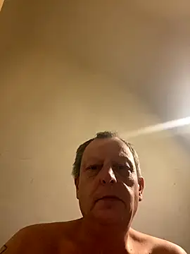 Snapshot of chubbybear2cum chatting on October 18, 3:11 am chubbybear2cum online show from October 18, 3:11 am