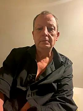 Snapshot of chubbybear2cum chatting on September 25, 4:33 am chubbybear2cum online show from September 25, 4:33 am