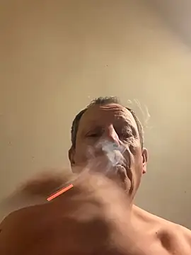 Snapshot of chubbybear2cum chatting on October 25, 4:47 am chubbybear2cum online show from October 25, 4:47 am