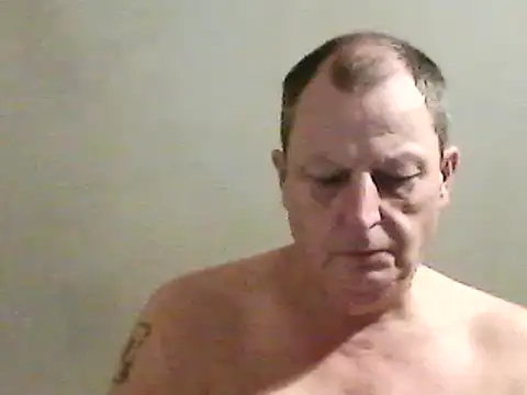Snapshot of chubbybear2cum chatting on January 3, 2:32 am chubbybear2cum online show from January 3, 2:32 am