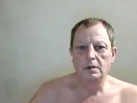 Snapshot of chubbybear2cum chatting on February 12, 4:12 am chubbybear2cum online show from February 12, 4:12 am