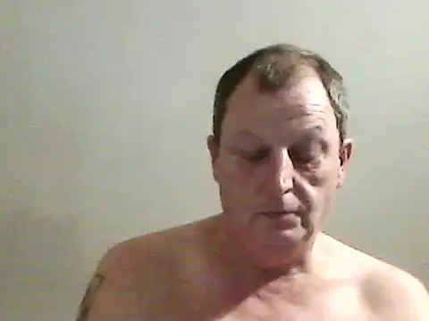 Snapshot of chubbybear2cum chatting on December 5, 12:30 am chubbybear2cum online show from December 5, 12:30 am