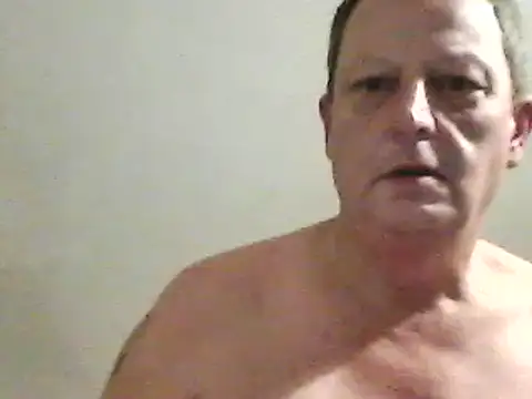 Snapshot of chubbybear2cum chatting on December 3, 1:50 am chubbybear2cum online show from December 3, 1:50 am