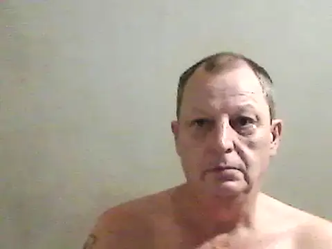 Snapshot of chubbybear2cum chatting on December 24, 5:05 am chubbybear2cum online show from December 24, 5:05 am