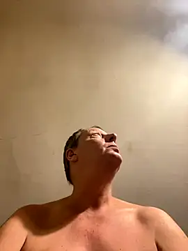 Snapshot of chubbybear2cum chatting on October 12, 7:24 am chubbybear2cum online show from October 12, 7:24 am