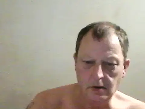 Snapshot of chubbybear2cum chatting on December 15, 1:57 am chubbybear2cum online show from December 15, 1:57 am