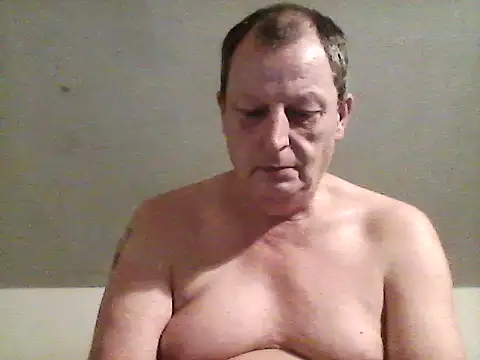 Snapshot of chubbybear2cum chatting on February 4, 11:38 pm chubbybear2cum online show from February 4, 11:38 pm