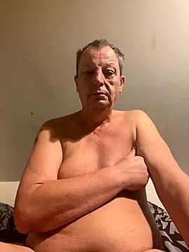 Snapshot of chubbybear2cum chatting on October 3, 12:32 pm chubbybear2cum online show from October 3, 12:32 pm