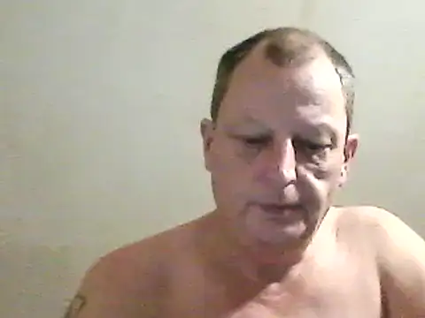 Snapshot of chubbybear2cum chatting on December 28, 5:02 am chubbybear2cum online show from December 28, 5:02 am