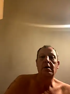 Snapshot of chubbybear2cum chatting on October 16, 4:42 am chubbybear2cum online show from October 16, 4:42 am