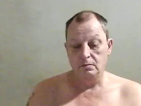 Snapshot of chubbybear2cum chatting on December 24, 7:55 pm chubbybear2cum online show from December 24, 7:55 pm