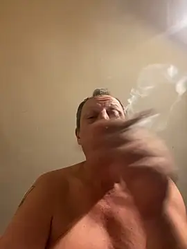 Snapshot of chubbybear2cum chatting on November 1, 6:17 am chubbybear2cum online show from November 1, 6:17 am