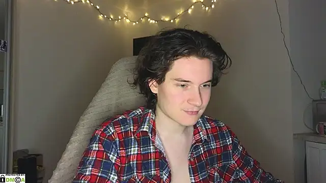 MoreRealAlex online show from October 22, 6:06 am