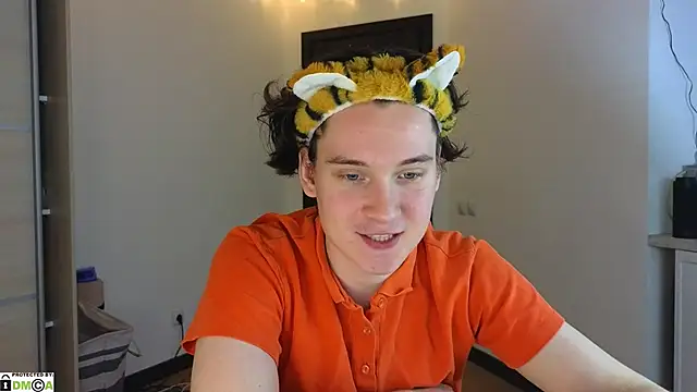 MoreRealAlex online show from February 10, 10:30 pm