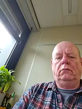 Snapshot of andrejoyfull64 chatting on January 6, 12:57 pm andrejoyfull64 online show from January 6, 12:57 pm