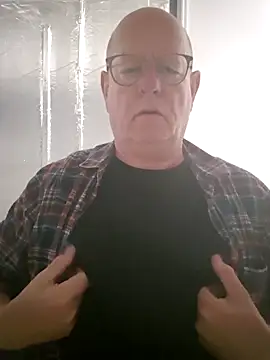 Snapshot of andrejoyfull64 chatting on October 13, 8:20 am andrejoyfull64 online show from October 13, 8:20 am