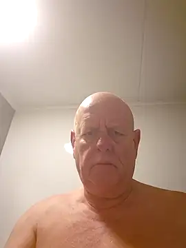 Snapshot of andrejoyfull64 chatting on December 18, 4:17 pm andrejoyfull64 online show from December 18, 4:17 pm