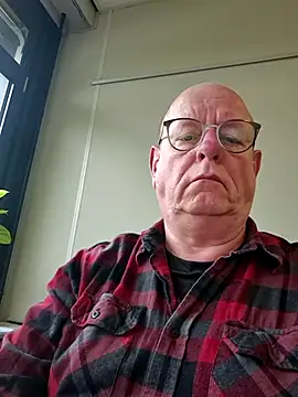 Snapshot of andrejoyfull64 chatting on October 15, 1:19 pm andrejoyfull64 online show from October 15, 1:19 pm