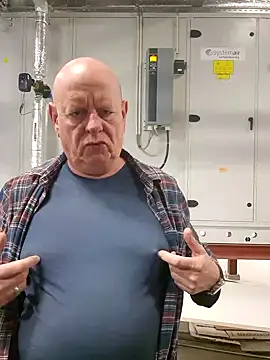 Snapshot of andrejoyfull64 chatting on February 11, 12:58 pm andrejoyfull64 online show from February 11, 12:58 pm