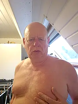 Snapshot of andrejoyfull64 chatting on February 4, 3:57 pm andrejoyfull64 online show from February 4, 3:57 pm