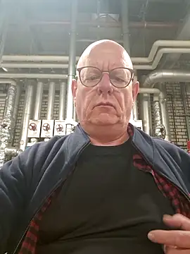 Snapshot of andrejoyfull64 chatting on October 7, 9:24 am andrejoyfull64 online show from October 7, 9:24 am