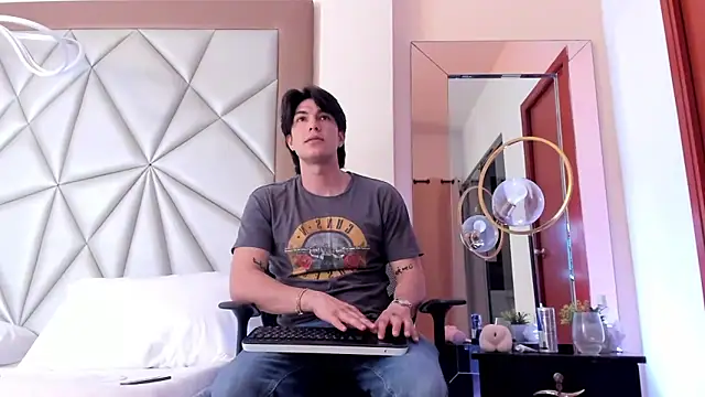 Karimferrer online show from December 13, 4:22 am